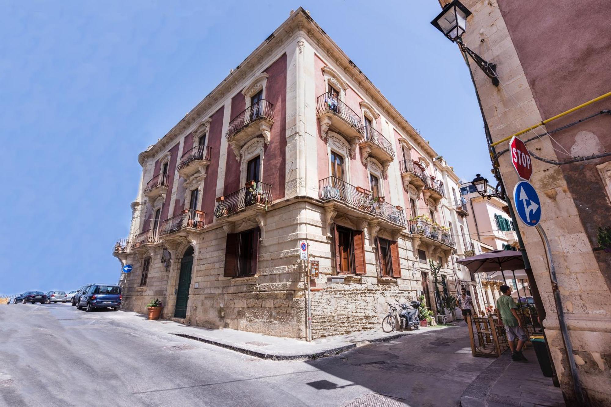 Palazzo Bozzanca Apartments By Wonderful Italy Syracuse Exteriér fotografie